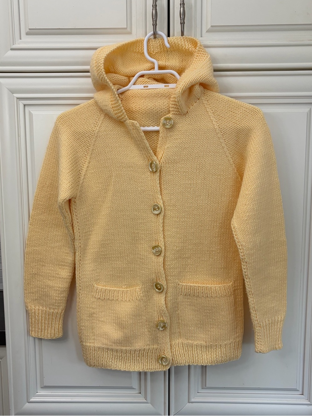Unbranded EUC women’s butter yellow button sweater (possibly handmade)